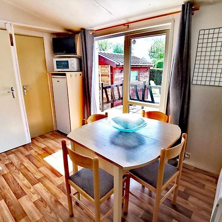 Hotel A Deux Pas Du Lac Ardres Zewnętrze zdjęcie