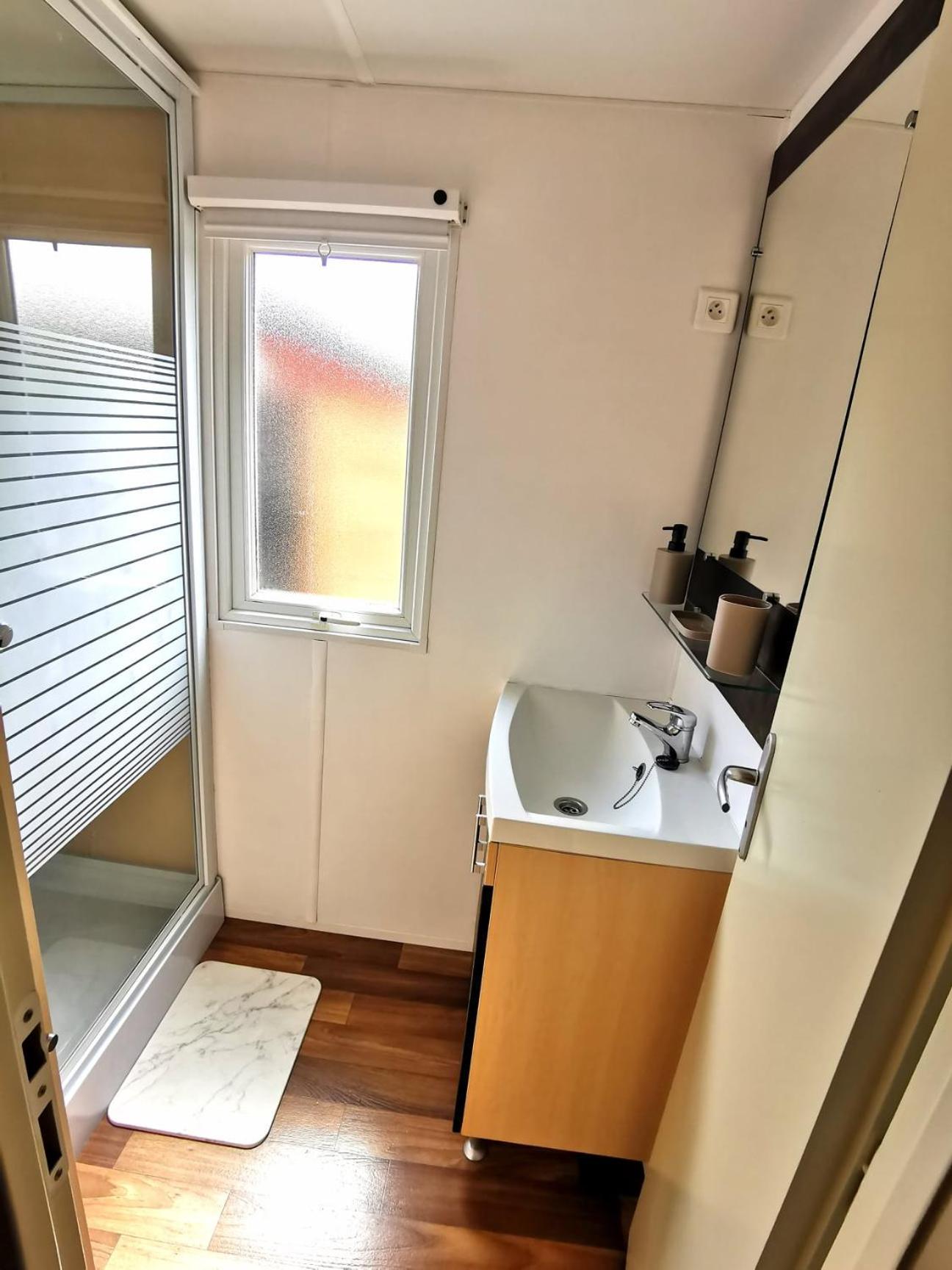 Hotel A Deux Pas Du Lac Ardres Zewnętrze zdjęcie